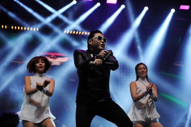 Psy performs during a concert in Istanbul, Turkey, on Feb. 22. (Xinhua-Yonhap News)