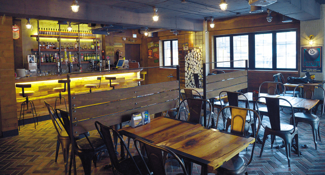 Located in Hongdae, barbecue gastropub Beale St. serves up ribs, pulled pork and bar snacks in a wood-and-brick, 50-seat space with a vintage vibe. (Kim Myung-sub/The Korea Herald)