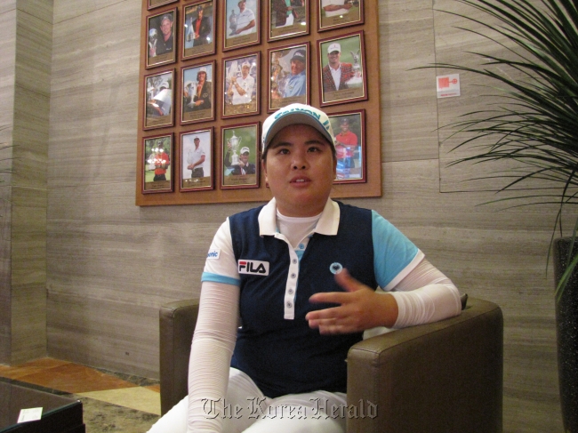 Korean World No. 4 Park In-bee gestures during a one-on-one interview with The Korea Herald after Day 1 of the World Ladies Championship on Thursday at Mission Hills Haikou resort on southern China’s tropical Hainan Island. Korea Herald/Philip Iglauer