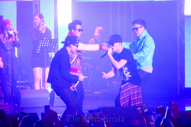 Amoebaculture artists perform live onstage at the 2013 Amoebahood Concert at the Olympic Hall in Seoul on Saturday. (CJ E&M)