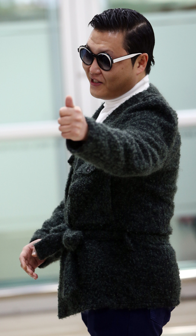 Psy arrives at Gimpo International Airport on Sunday where he revealed the title of his possible upcoming single “Assarabia,” which is one of the two songs that he has prepared as his “Gangnam Style” follow-up. (Yonhap News)