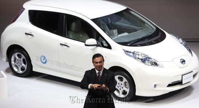 Carlos Ghosn, president and chief executive officer of Nissan Motor Co., speaks in front of the company’s Leaf electric vehicle during a news conference at the company’s headquarters in Yokohama City, Kanagawa Prefecture, Japan, in June 2011. (Bloomberg)