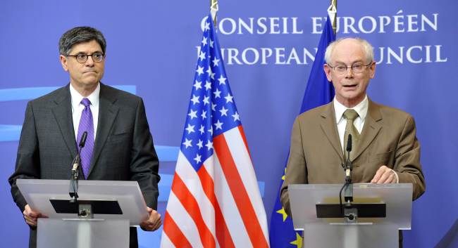 EU Council president Herman Van Rompuy (right) and U.S. Treasury Secretary Jacob Lew give a press conference following a working session at the EU Headquarters in Brussels on Monday. (AFP-Yonhap News)