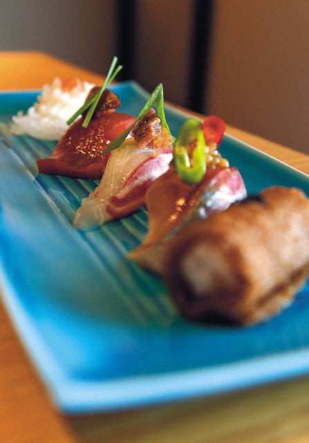 Tatsumizushi’s “creative sushi” (from front to back) — fried bean curd roll, Japanese horse mackerel, snapper, tuna and mitra squid (Ahn Hoon/The Korea Herald)