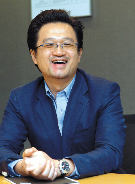 Peter Yang, marketing director of Hotels.com, speaks during an interview with The Korea Herald on Tuesday in Seoul.(Ahn Hoon/The Korea Herald)