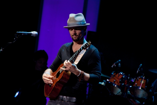 Jason Mraz is to perform his sixth concert in Seoul on May 17 at Jamsil Sports Complex. (9 Entertainment)