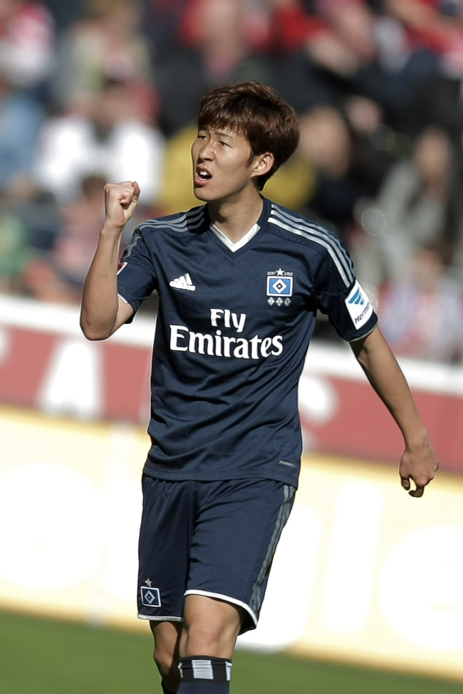 TWICE AS NICE: Korea’s Son Heung-min scored twice as Hamburg ended its three-match losing streak with a 2-1 win at Mainz on Saturday. (AP-Yonhap News)