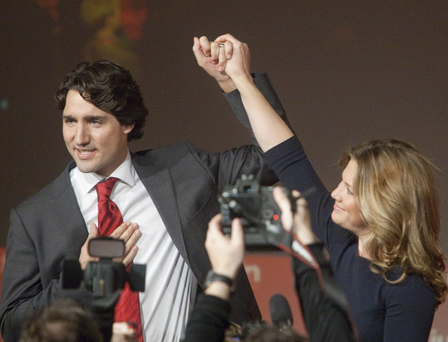 Parliament member Justin Trudeau celebrates winning on the first ballot in the race for leadership of the federal Liberal Party in Ottawa on Sunday. (UPI-Yonhap News)