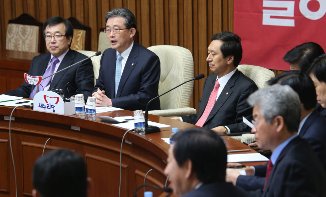 이한구 새누리당 원내대표가 16일 오전 국회에서 열린 확대원내대책회의에서 모두발언하고 있다. (연합뉴스)