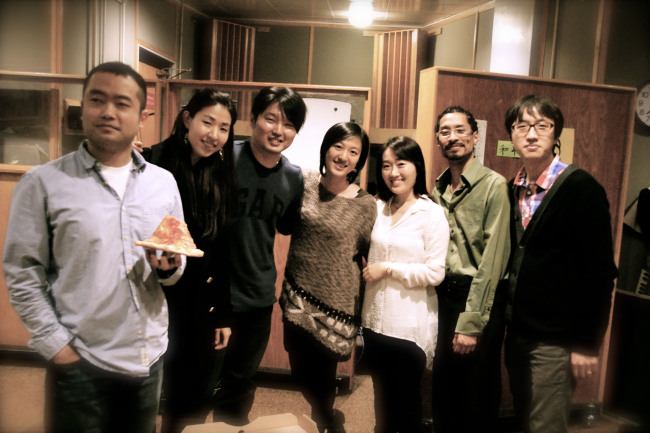 Jung Yoo-jin (third from right) poses with other Korean students of Berklee College of Music in Boston, Massachusetts, who produced the music video “The Story of North and South.” (Yonhap News)