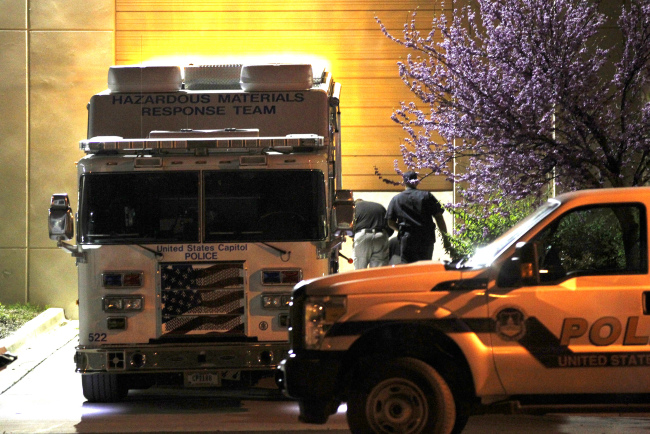 A U.S. Capitol Police hazmat vehicle is parked at a mail processing facility for congressional mail in Prince George’s County, where a letter addressed to Sen. Roger Wicker tested positive for ricin, in Hyattsville, Maryland. (AP-Yonhap News)