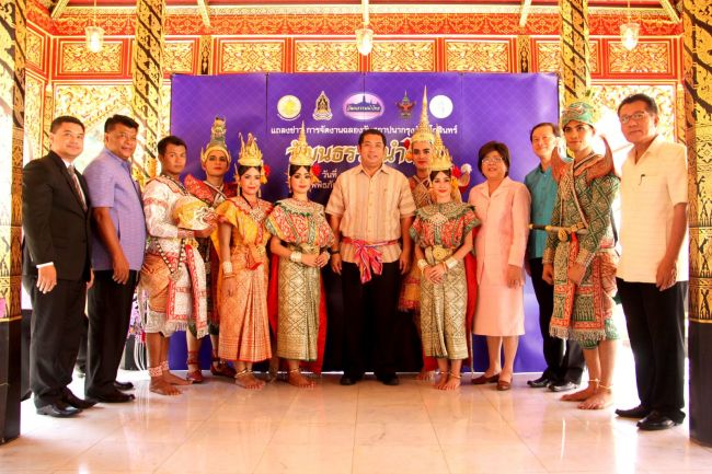 Culture Minister Mr. Sonthaya Kunplome,together with Permanent Secretary Mrs. Prisna Pongtadsirikul, Deputy Permanent Secretary Dr. Apinan Posayanont, Mr. Sahawat Naenna, Director-General of the Fine Arts Department and the ministry`s management team hold a press conference to announce 