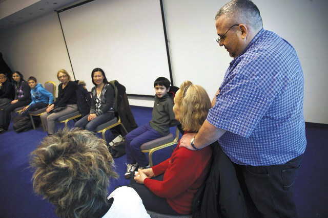 A patient being treated by Denis Vipret in a hotel conference room in Geneva. (AFP-Yonhap News)