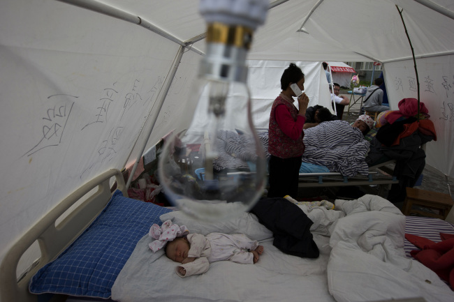 The rescued baby is sleeping at a tent(Yonhap News)