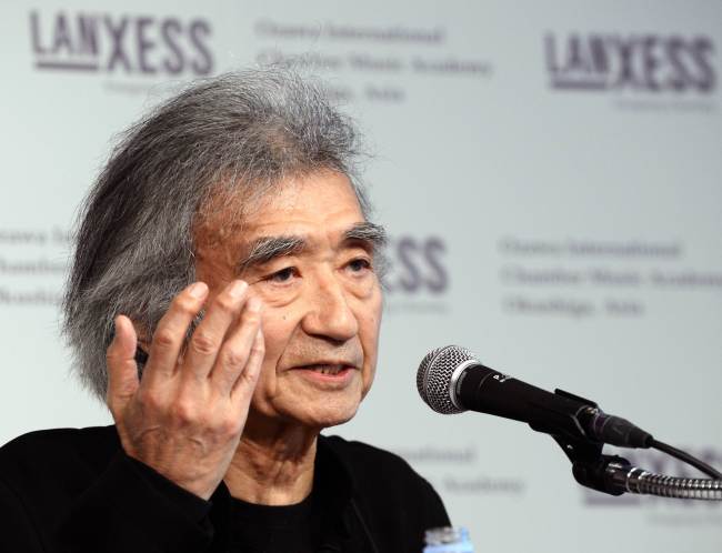 Japanese conductor Seiji Ozawa speaks during a press conference in Tokyo on April 3. (AFP-Yonhap News)