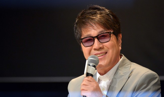 Singer Cho Yong-pil speaks during a press conference on the release of his 19th album on Tuesday. Cho performed a special premiere showcase at Seoul Olympic Park following the press conference. (Kim Myung-sub/The Korea Herald)