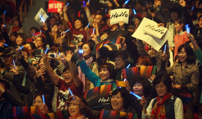 A crowd of middle-aged female fans cheer for Cho Yong-pil at the singer’s showcase in the Olympic Hall in Seoul on Tuesday night. (Kim Myung-sub/The Korea Herald)