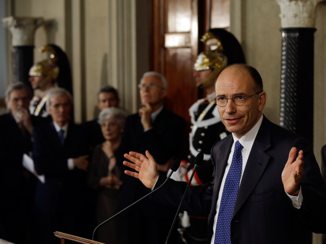 Italian Democratic Party lawmaker Enrico Letta makes his statement to the media after talks with Italian President Giorgio Napolitano in Rome’s Quirinale presidential palace, Wednesday. (AP-Yonhap News)