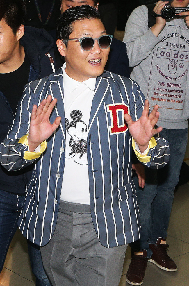 Psy speaks during a press conference at Incheon International Airport on Thursday. (Yonhap News)