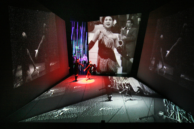 A scene from a media art dance performance by YMAP (YMAP)