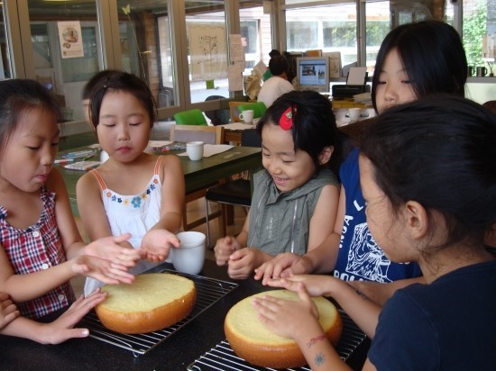 Students participate in a cooking class at the Sungmisan School. (Sungmisan School)