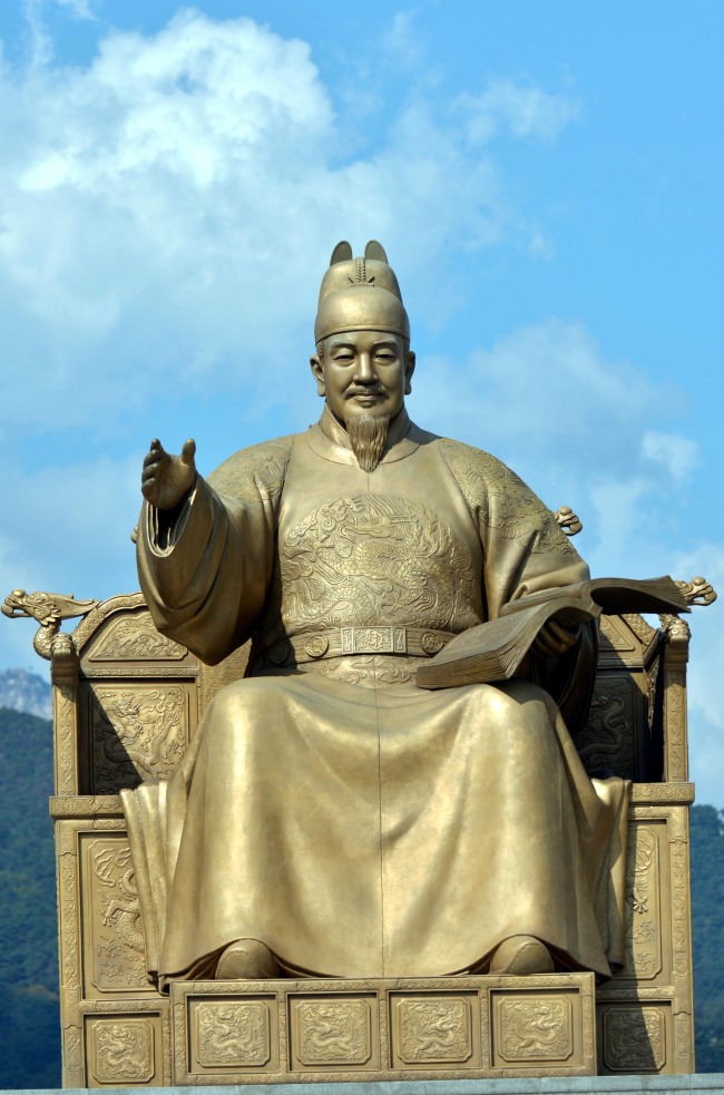 The statue of King Sejong stands in Gwanghwamun Plaza in Seoul on Wednesday, his 616th birthday. (Kim Myung-sub/The Korea Herald)