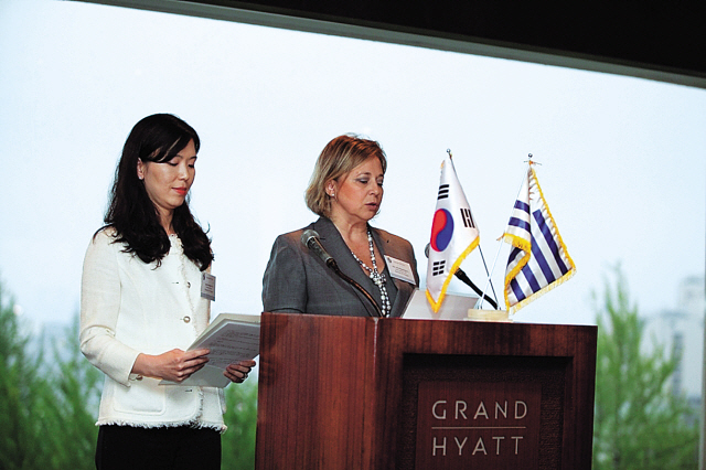 Uruguayan Ambassador to Korea Alba Florio Legnani (right) speaks during a reception showcasing Uruguayan beef products at a local hotel on May 10.(Uruguayan Embassy)