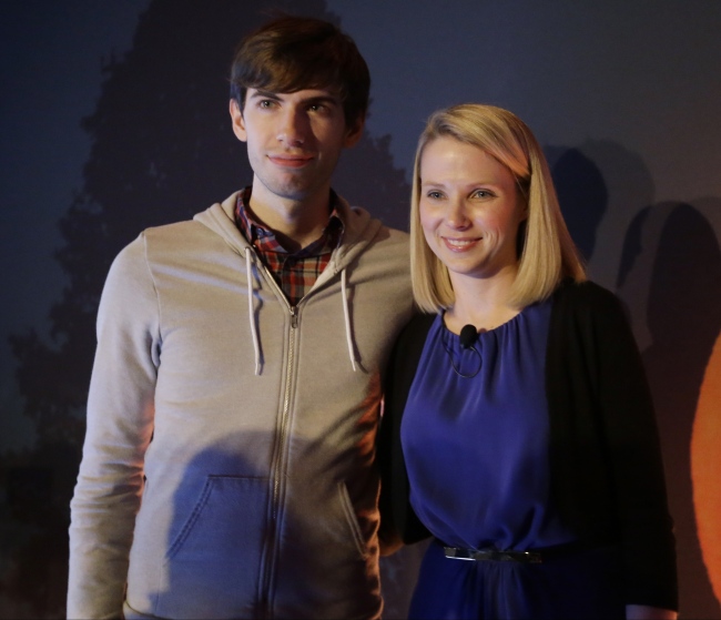 Yahoo CEO Marissa Mayer (right) and Tumblr Chief Executive David Karp speak during a news conference in New York on Monday. (AP-Yonhap News)