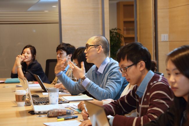 Students attend a class at the Asan Academy in Seoul. (Asan Academy)