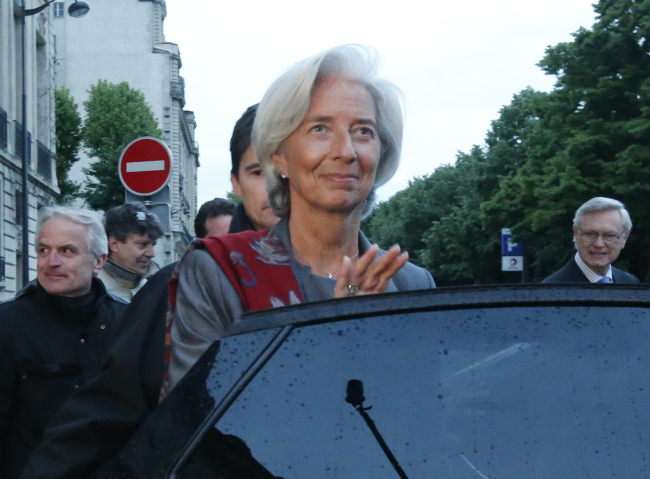 IMF chief Christine Lagarde leaves a special court house Paris on Friday. (AP-Yonhap News)