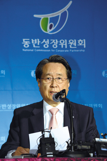 Panel chief Yoo Jang-hee (Yonhap News)