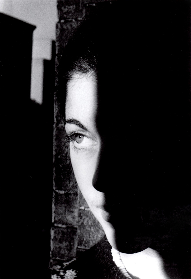 “Christine,” 1974 by Ralph Gibson. (KIPS Gallery Seoul Photography)