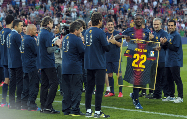 FC Barcelona’s Eric Abidal is honored after playing his last match with the club on Saturday. (AP-Yonhap News)