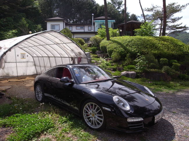 Bae’s Porsche parked in a greenhouse-like garage near her house (Lee Ji-yoon/The Korea Herald)