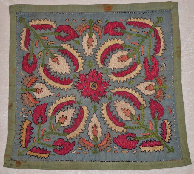 Turkish wrapping cloth “bohca” with pomegranate print, 19th century. (The Museum of Korean Embroidery)