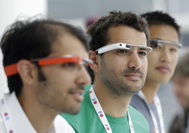 Google Glass team members wear Google Glasses at a booth at Google I/O 2013 in San Francisco. (AP-Yonhap News)