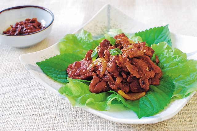 Jeyuk bokkeum (spicy stir-fried pork) (Korean Bapsang)