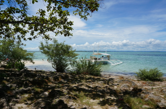 Sulpa Island beach, one of the stops made during an island-hopping tour (Lee Woo-young/The Korea Herald)