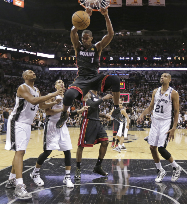 Miami Heat`s Chris Bosh (1) dunks against the San Antonio Spurs during the first half at Game 4 of the NBA Finals basketball series, Thursday. (AP-Yonhap News)