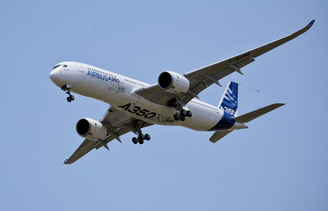 An Airbus SAS A350 (Bloomberg)