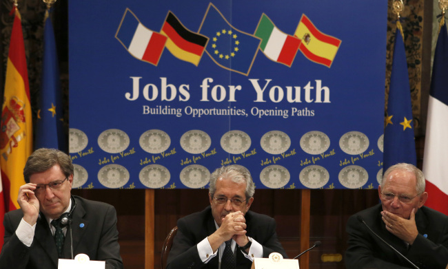 Enrico Giovannini, Italy’s labor minister (from left), Fabrizio Saccomanni, Italy’s finance minister, and Wolfgang Schaeuble, Germany’s finance minister, attend a news conference following a youth unemployment summit at Chigi palace in Rome on Friday. (Bloomberg)