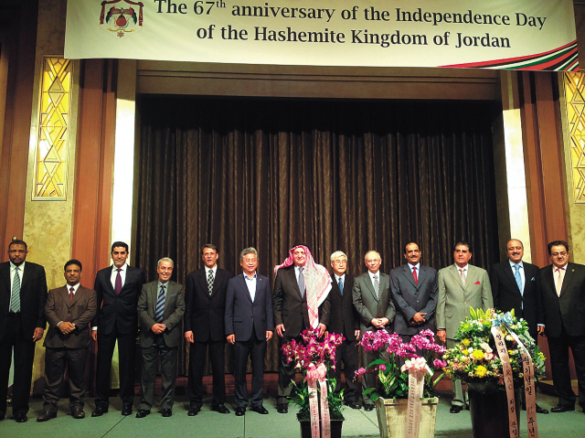 Jordanian Ambassador to Korea Omar Al-Nahar (center) poses for a photo with other envoys from the Middle East and Africa during a reception celebrating his country’s 67th anniversary of independence from British colonial rule at a hotel in Seoul on Monday. (Philip Iglauer/The Korea Herald)