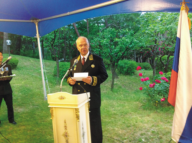 Russian Ambassador to Korea Konstantin Vnukov speaks during his country’s National Day reception in the garden of the Russian Embassy on Tuesday. (Philip Iglauer/The Korea Herald)