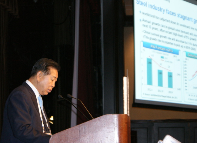 POSCO CEO Chung Joon-yang speaks at the World Steel Success Strategy conference held in New York on Tuesday. (POSCO)