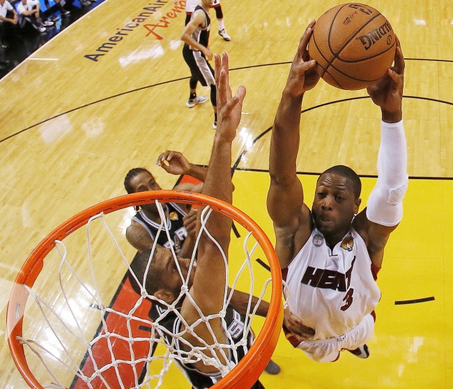 Miami Heat shooting guard Dwyane Wade (3) dunks the ball on San Antonio Spurs power forward Tim Duncan (21) in the first quarter during Game 6 of their NBA Finals basketball playoff in Miami, Florida on Tuesday. (AP-Yonhap News)