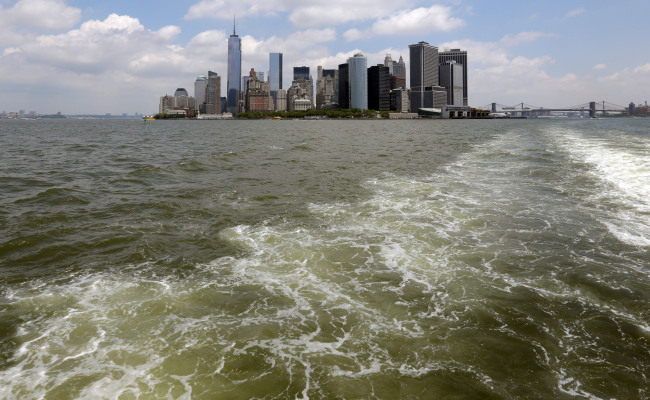 Lower Manhattan is shown from the Staten Island Ferry, in New York’s Upper Bay, June 11. Giant removable floodwalls would be erected around lower Manhattan, and levees, gates and other defenses could be built elsewhere around the city under a nearly $20 billion plan proposed by Mayor Michael Bloomberg to protect New York from storms and the effects of global warming. (AP-Yonhap News)