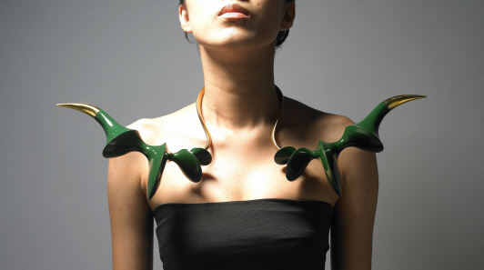 “An Attack by Green Horns,” a neckpiece by Yoon Sang-hee (National Museum of Modern and Contemporary Art, Korea)