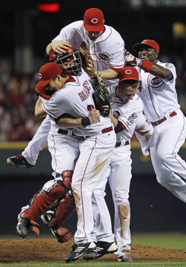 Cincinnati Reds starting pitcher Homer Bailey is mobbed by his teammates after his no-hitter. (AP-Yonhap News)