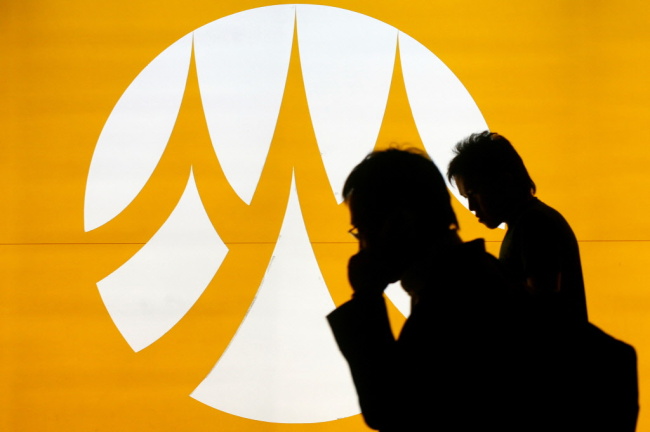 Employees walk past the Bank of Ayudhya Pcl’s branch in Bangkok. (Bloomberg)