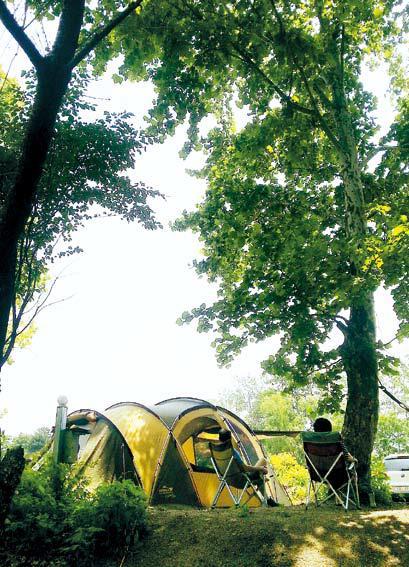 A tent in the campground of the Pyeonghwa Riverside Arboretum in Yeoncheon, Gyeonggi Province (Park Hae-mook/The Korea Herald)